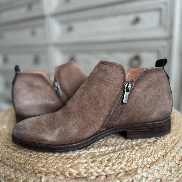 Pikolinos Women’s Ordino Suede Ankle Boot - Picture 9 of 13